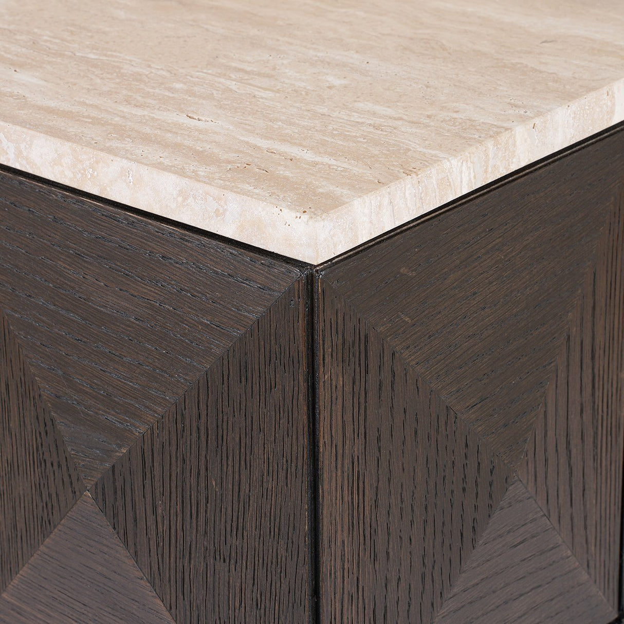 Pilaar Claremont (Brown) van Richmond Interiors – Luxe comfort op maat van PureWonen. Vraag naar de beste prijs.