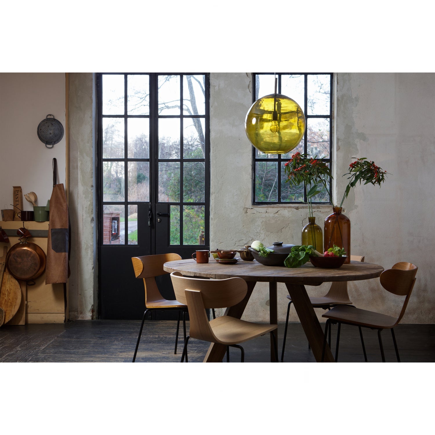Form Houten Stoel Met Metalen Poot Naturel
