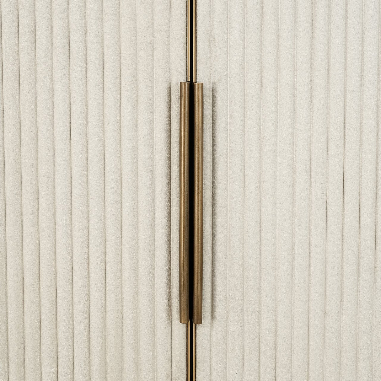 Wandkast Tivoli met gebogen bovenkant 2-deurs (White) van Richmond Interiors – Luxe comfort op maat van PureWonen. Vraag naar de beste prijs.
