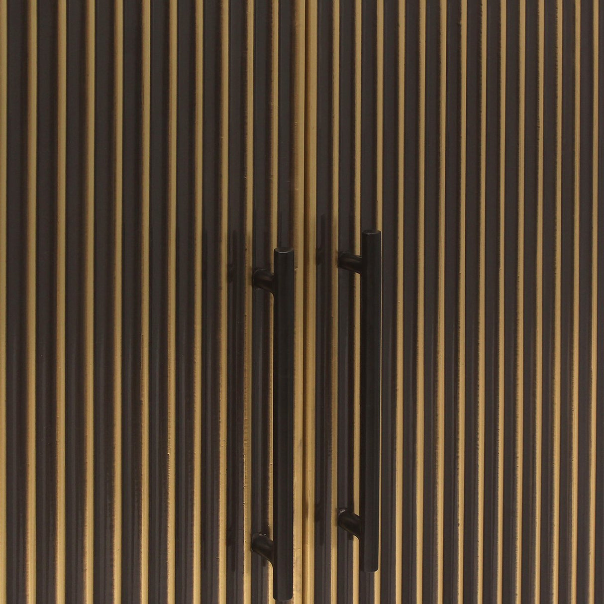 Wandkast Les Arcs 2-deurs (Brushed Gold) van Richmond Interiors – Luxe comfort op maat van PureWonen. Vraag naar de beste prijs.