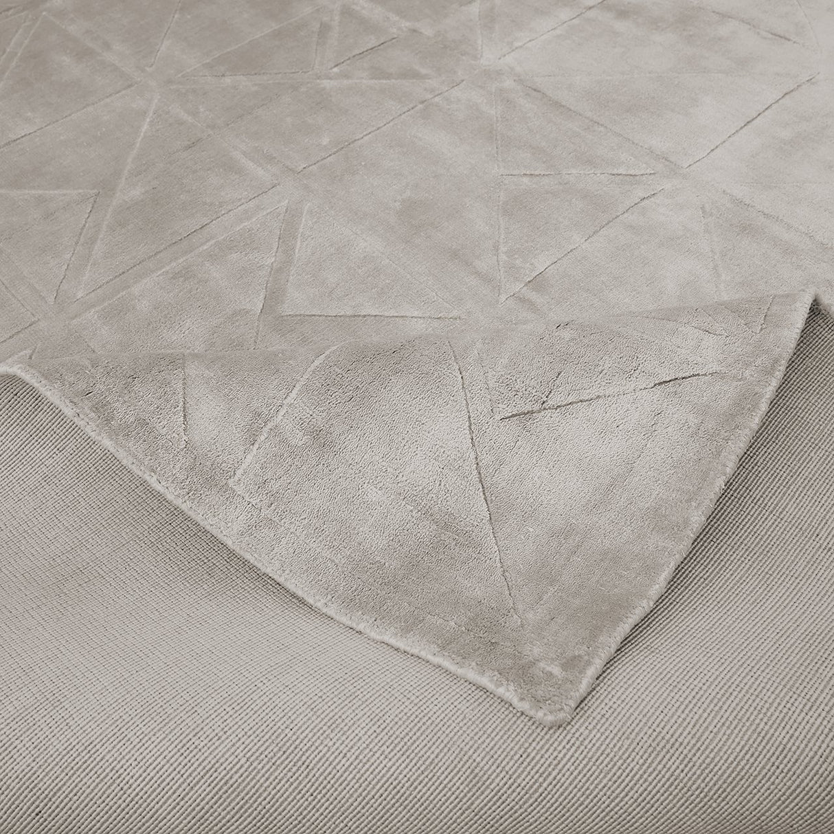 Vloerkleed Yuna beige 300x400 (Beige) van Richmond Interiors – Luxe comfort op maat van PureWonen. Vraag naar de beste prijs.