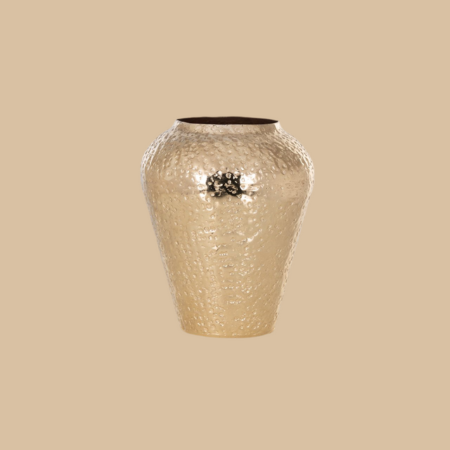 Vaas Megan klein (Gold) van Richmond Interiors – Luxe comfort op maat van PureWonen. Vraag naar de beste prijs.