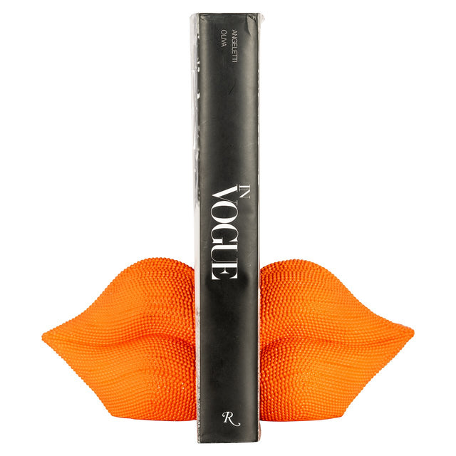 Boekenstandaard Lips (Orange) van Richmond Interiors – Luxe comfort op maat van PureWonen. Vraag naar de beste prijs.