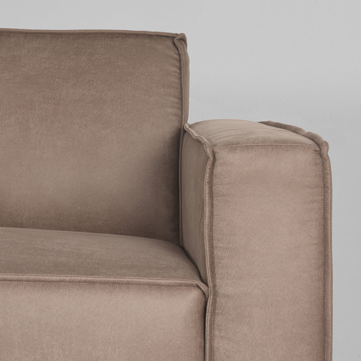 LABEL51 Hoekbank Kay - Taupe - Microfiber - Links van LABEL51 – Luxe comfort op maat van PureWonen. Vraag naar de beste prijs.
