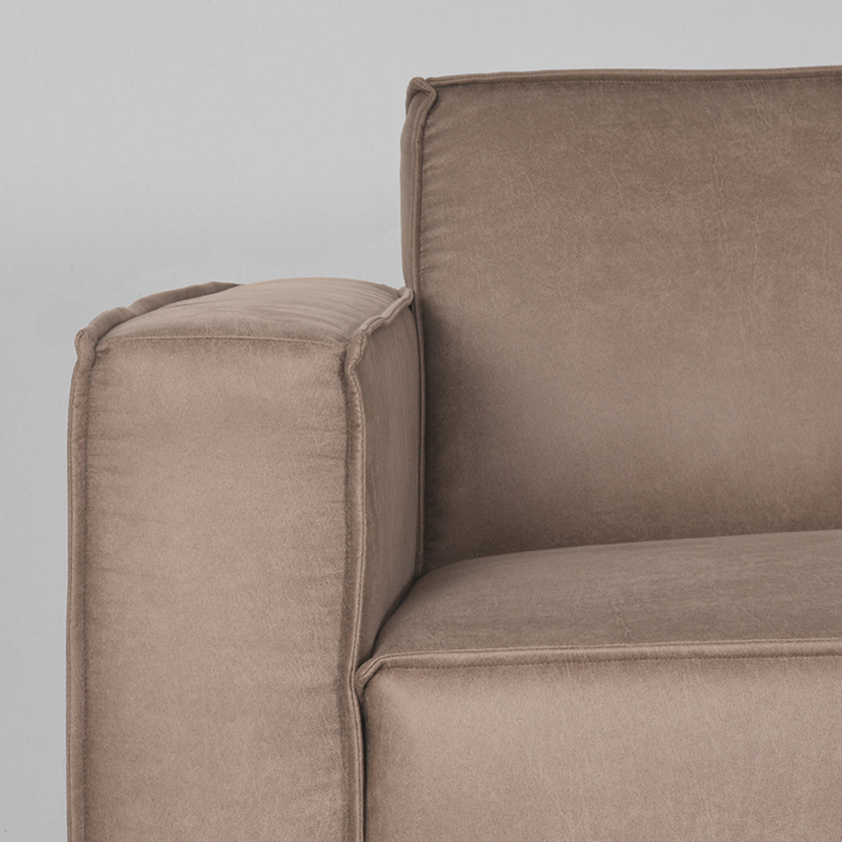 LABEL51 Hoekbank Kay - Taupe - Microfiber - Rechts van LABEL51 – Luxe comfort op maat van PureWonen. Vraag naar de beste prijs.