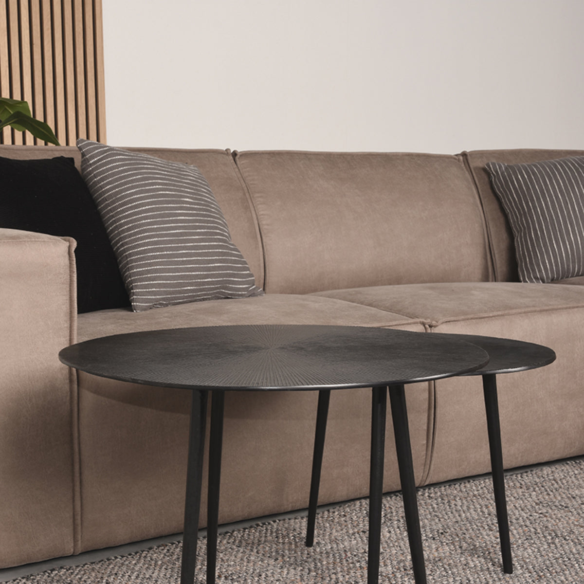 LABEL51 Hoekbank Kay - Taupe - Microfiber - Rechts van LABEL51 – Luxe comfort op maat van PureWonen. Vraag naar de beste prijs.