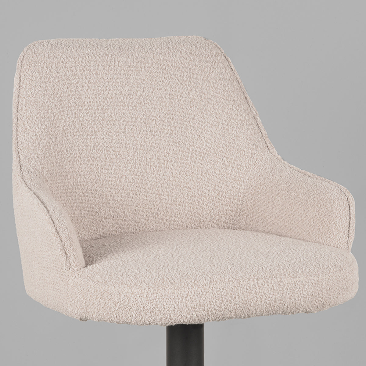 LABEL51 Barkruk Fender - Naturel - Boucle - Gaslift van LABEL51 – Luxe comfort op maat van PureWonen. Vraag naar de beste prijs.