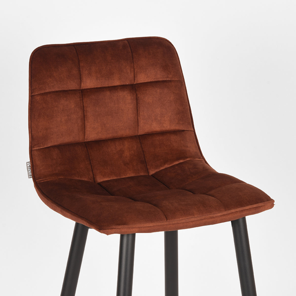 LABEL51 Barkruk Jelt - Rust - Velours - Zithoogte 65 van LABEL51 – Luxe comfort op maat van PureWonen. Vraag naar de beste prijs.