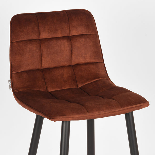 LABEL51 Barkruk Jelt - Rust - Velours - Zithoogte 78 van LABEL51 – Luxe comfort op maat van PureWonen. Vraag naar de beste prijs.