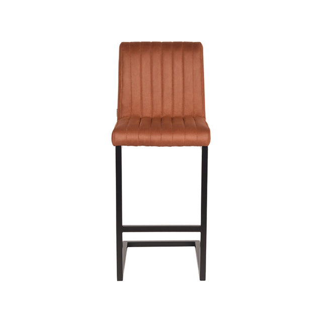 LABEL51 Barkruk Milo - Cognac - Microfiber - Zithoogte 65 van LABEL51 – Luxe comfort op maat van PureWonen. Vraag naar de beste prijs.