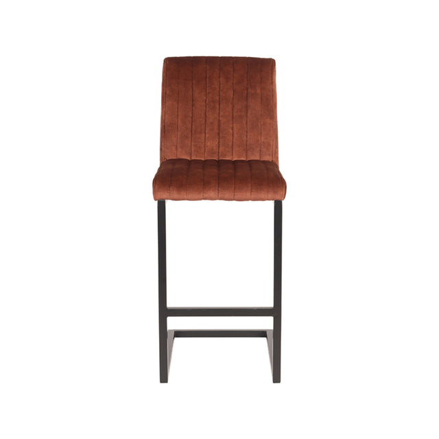 LABEL51 Barkruk Milo - Rust - Velours - Zithoogte 65 van LABEL51 – Luxe comfort op maat van PureWonen. Vraag naar de beste prijs.