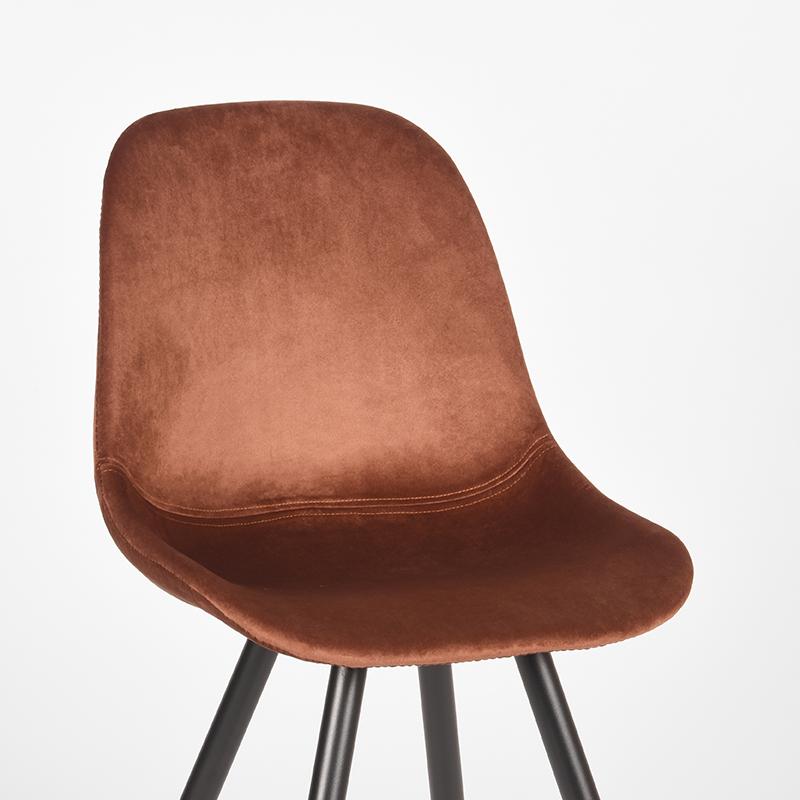 LABEL51 Eetkamerstoel Capri - Rust - Fluweel van LABEL51 – Luxe comfort op maat van PureWonen. Vraag naar de beste prijs.