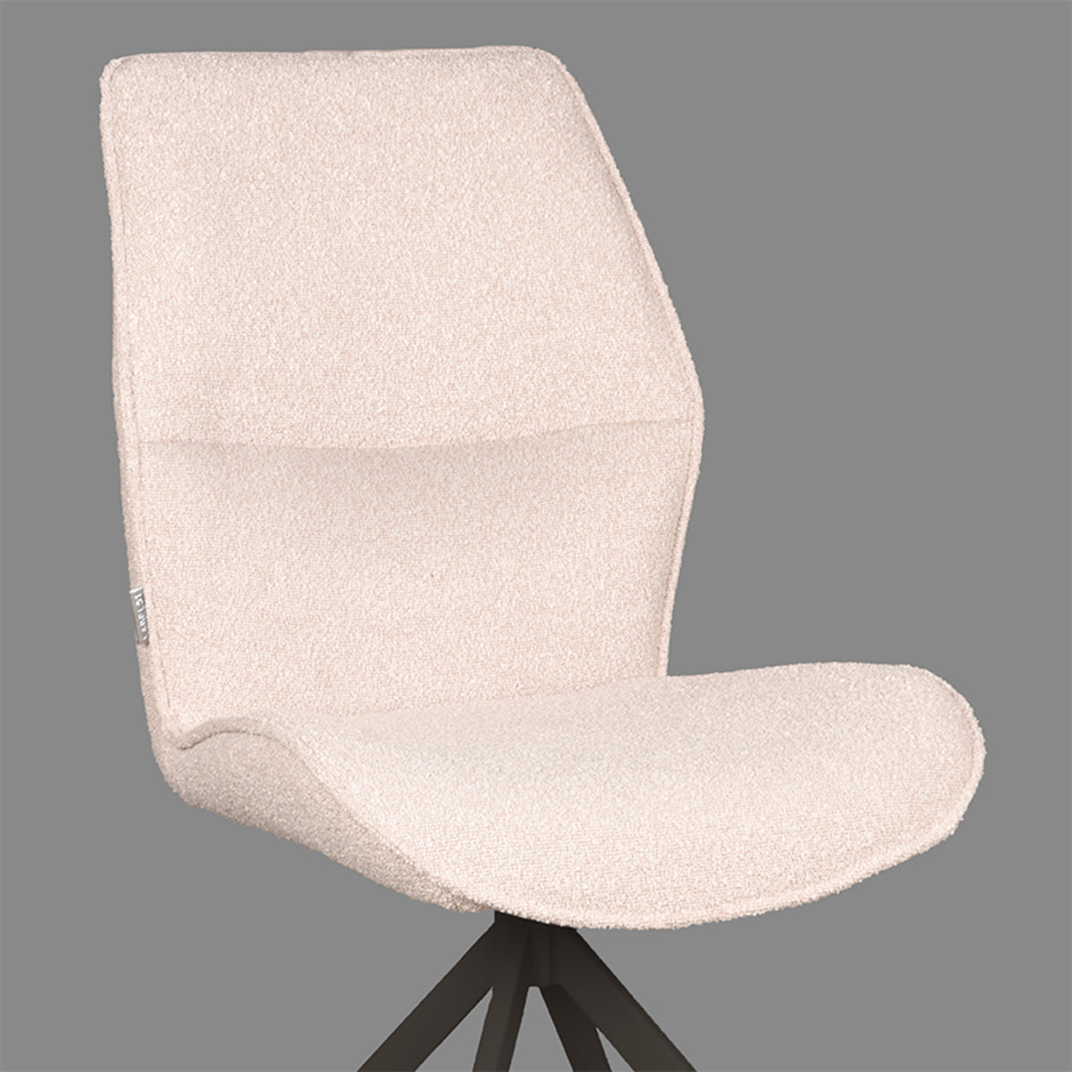 LABEL51 Eetkamerstoel Comfy - Naturel - Boucle - Zwart Onderstel van LABEL51 – Luxe comfort op maat van PureWonen. Vraag naar de beste prijs.