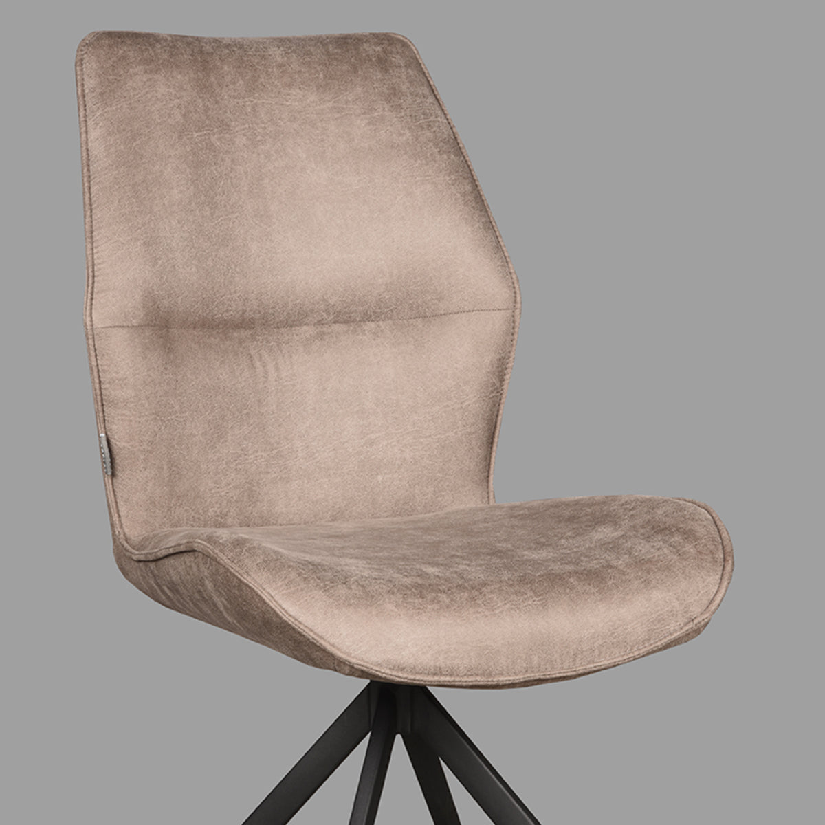 LABEL51 Eetkamerstoel Comfy - Taupe - Micro Suede - Zwart Onderstel van LABEL51 – Luxe comfort op maat van PureWonen. Vraag naar de beste prijs.