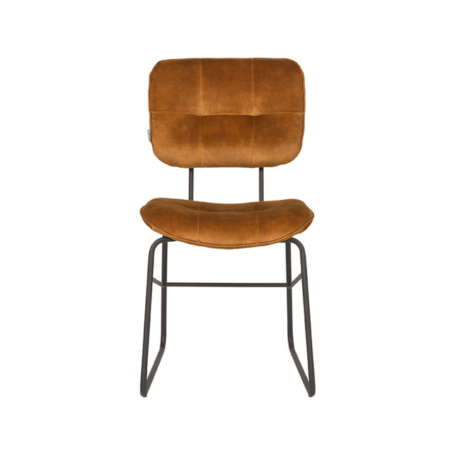 LABEL51 Eetkamerstoel Dez - Oker - Velours van LABEL51 – Luxe comfort op maat van PureWonen. Vraag naar de beste prijs.