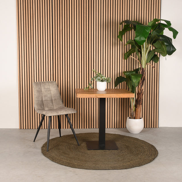 LABEL51 Eetkamerstoel Jelt - Zand - Velours van LABEL51 – Luxe comfort op maat van PureWonen. Vraag naar de beste prijs.