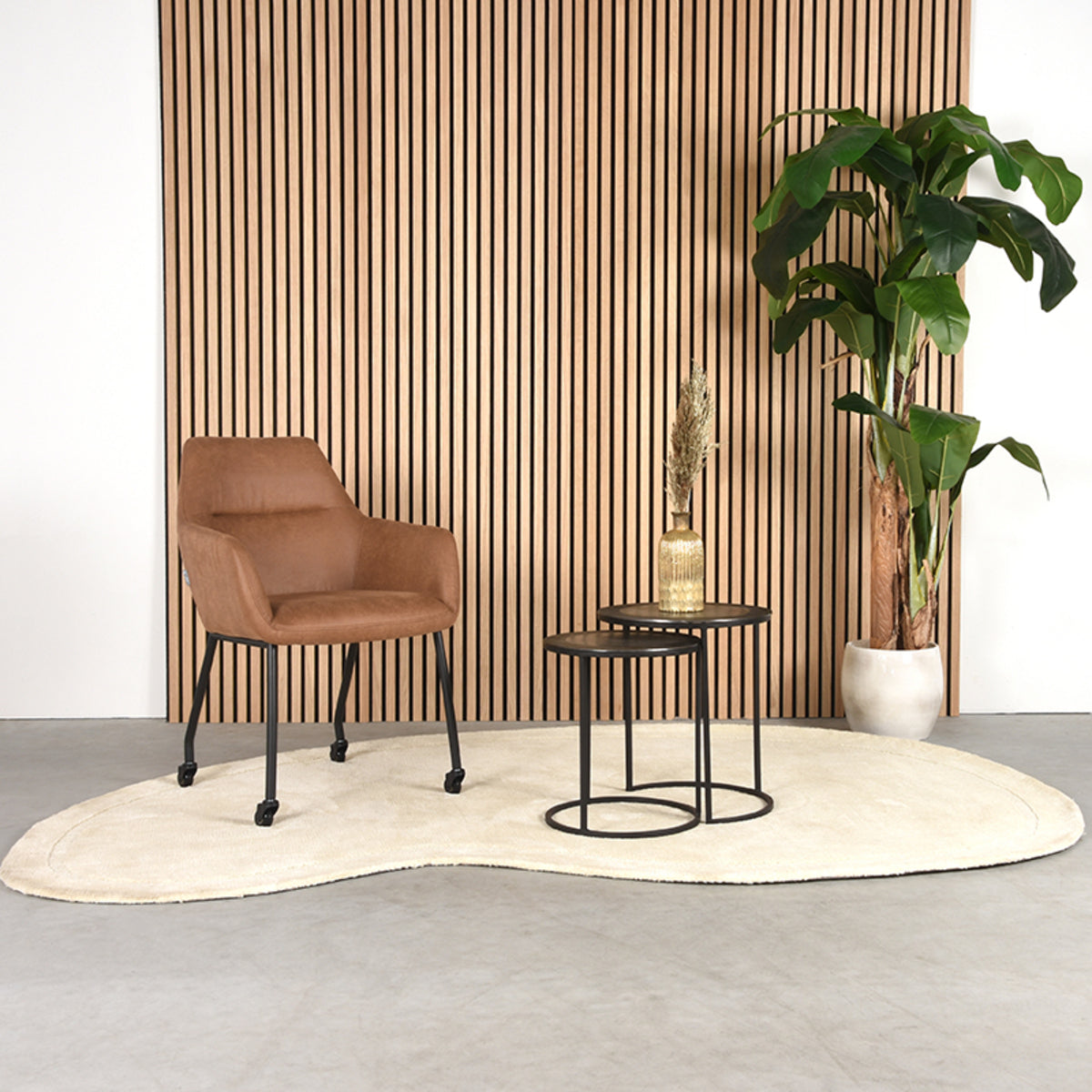 LABEL51 Eetkamerstoel Lenny - Cognac - Microfiber van LABEL51 – Luxe comfort op maat van PureWonen. Vraag naar de beste prijs.