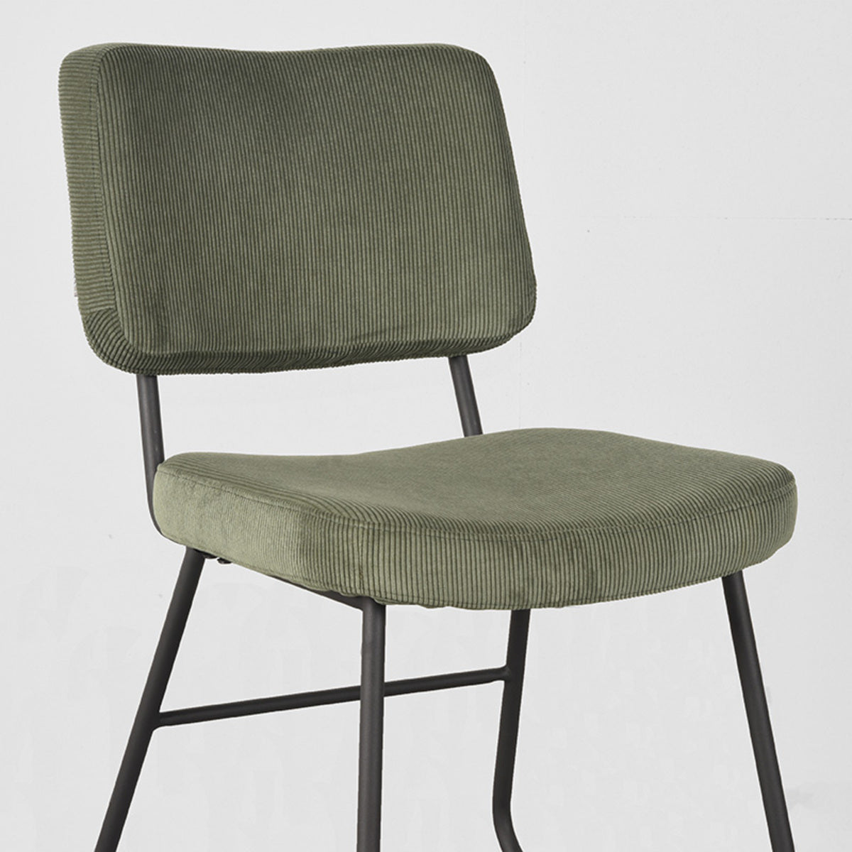 LABEL51 Eetkamerstoel Noah - Forest - Ribcord van LABEL51 – Luxe comfort op maat van PureWonen. Vraag naar de beste prijs.