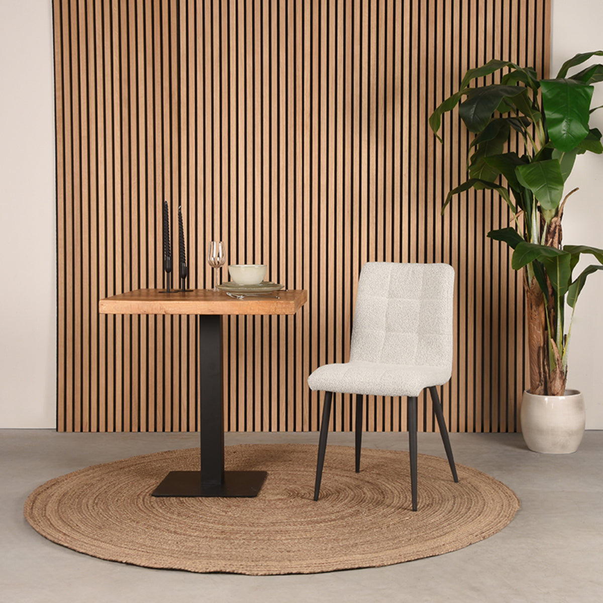 LABEL51 Eetkamerstoel Sam - Wit - Boucle van LABEL51 – Luxe comfort op maat van PureWonen. Vraag naar de beste prijs.