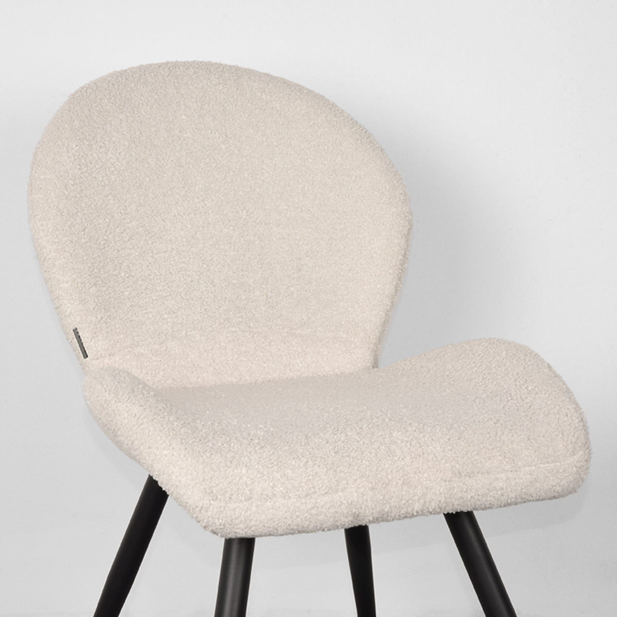 LABEL51 Eetkamerstoel Sky - Ivory - Teddy van LABEL51 – Luxe comfort op maat van PureWonen. Vraag naar de beste prijs.