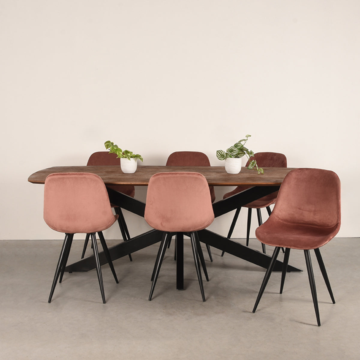 LABEL51 Eetkamertafel Zane - Espresso - Mangohout - 160x100 cm van LABEL51 – Luxe comfort op maat van PureWonen. Vraag naar de beste prijs.