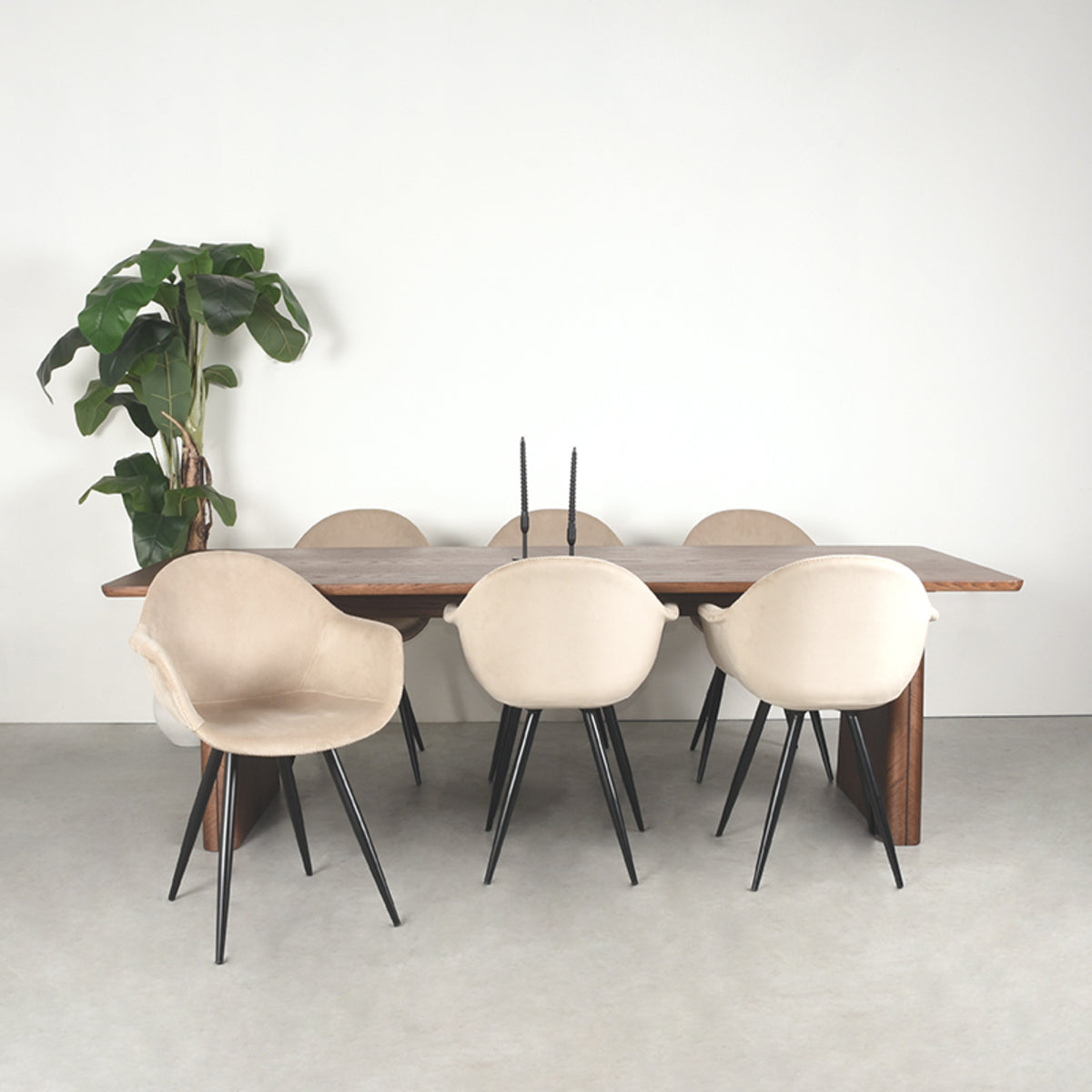LABEL51 Eetkamertafel Jule - Walnoot - Eiken - 240x100 cm van LABEL51 – Luxe comfort op maat van PureWonen. Vraag naar de beste prijs.