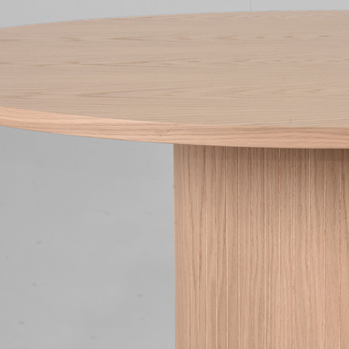 LABEL51 Eetkamertafel Oliva - Naturel - Eiken - 130 cm - Rond van LABEL51 – Luxe comfort op maat van PureWonen. Vraag naar de beste prijs.