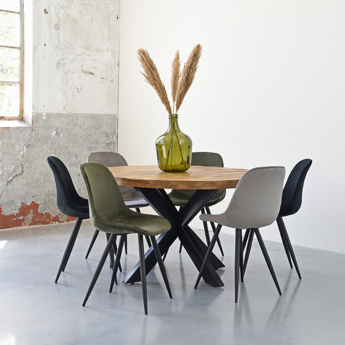 LABEL51 Eetkamerstoel Capri - Army green - Fluweel van LABEL51 – Luxe comfort op maat van PureWonen. Vraag naar de beste prijs.