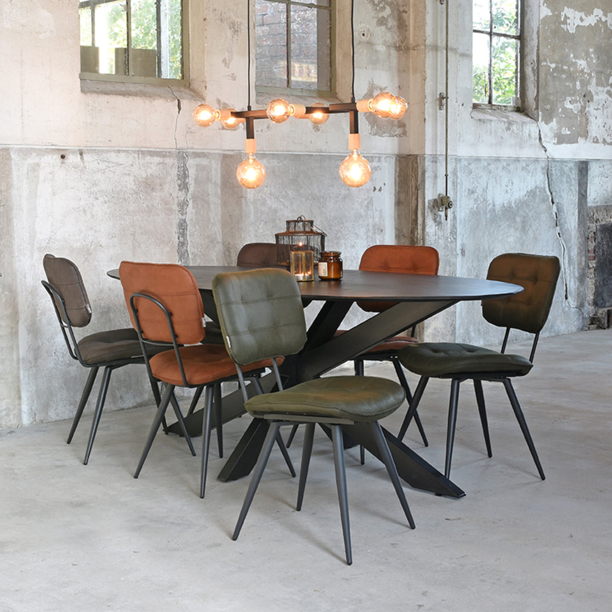LABEL51 Eetkamerstoel Gus - Army green - Microfiber van LABEL51 – Luxe comfort op maat van PureWonen. Vraag naar de beste prijs.