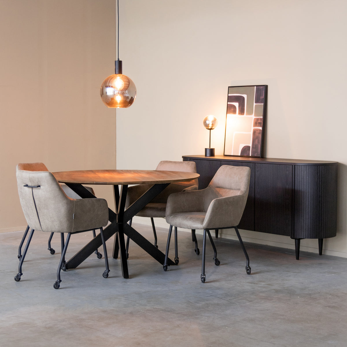 LABEL51 Eetkamerstoel Lenny - Taupe - Microfiber van LABEL51 – Luxe comfort op maat van PureWonen. Vraag naar de beste prijs.
