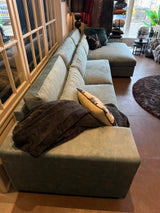 Mega lounge bank groen velous met afneembare hoezen.