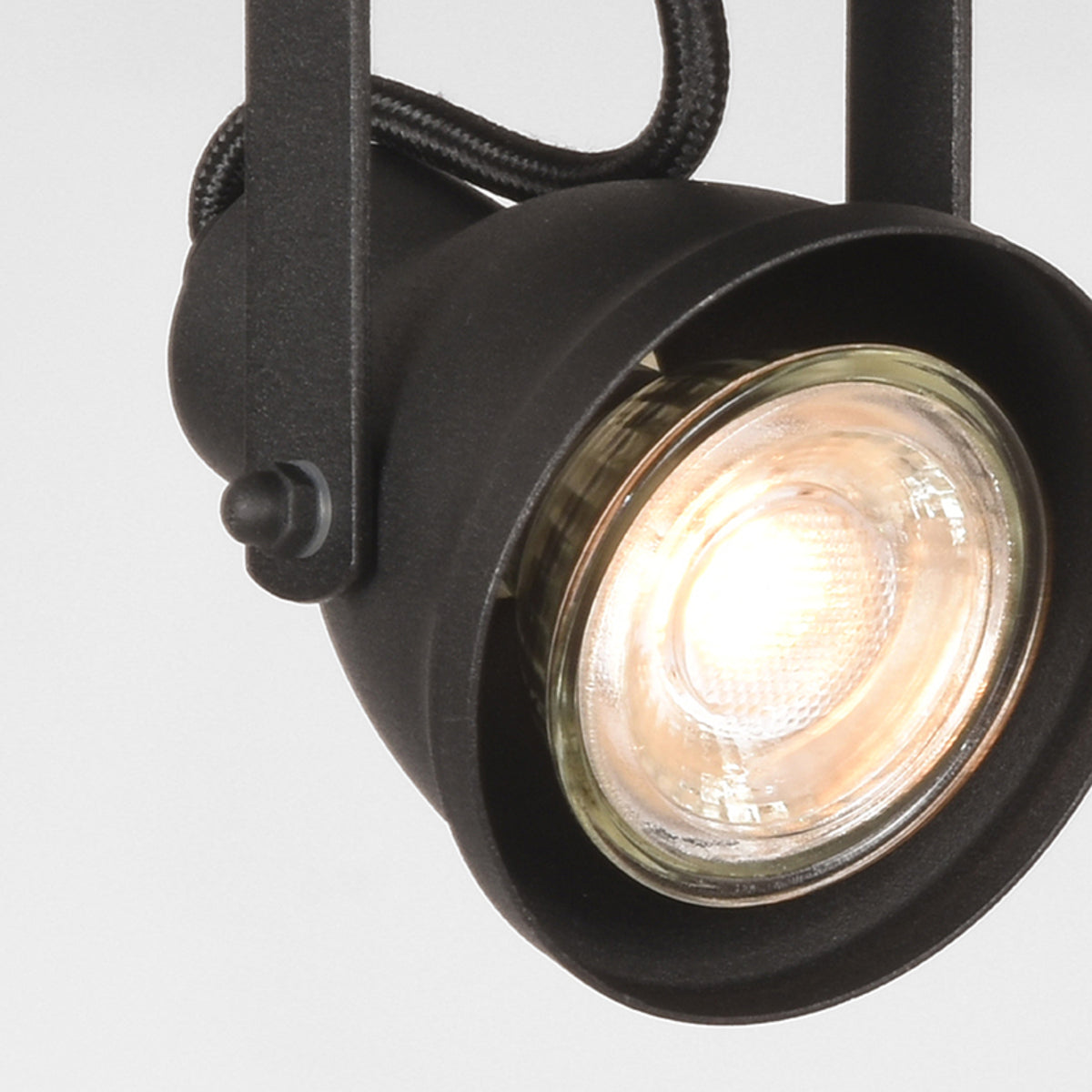 LABEL51 Spot Max led - Zwart - Metaal - 2 Lichts van LABEL51 – Luxe comfort op maat van PureWonen. Vraag naar de beste prijs.