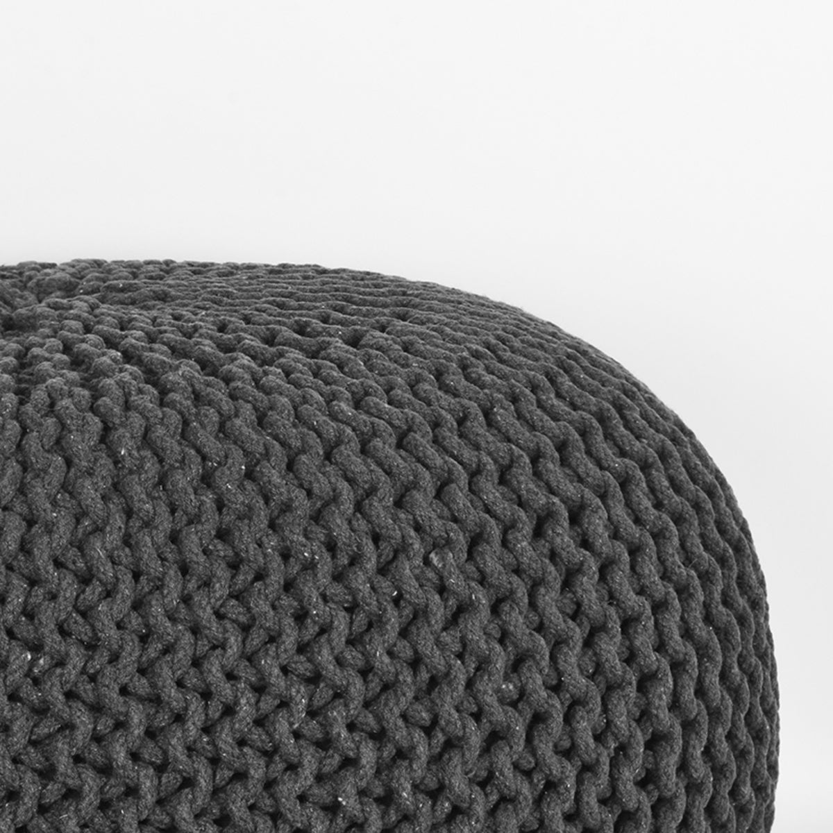 LABEL51 Poef Knitted - Antraciet - Katoen - L van LABEL51 – Luxe comfort op maat van PureWonen. Vraag naar de beste prijs.