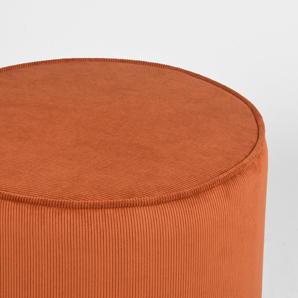 LABEL51 Poef Tibo - Rust - Ribcord van LABEL51 – Luxe comfort op maat van PureWonen. Vraag naar de beste prijs.