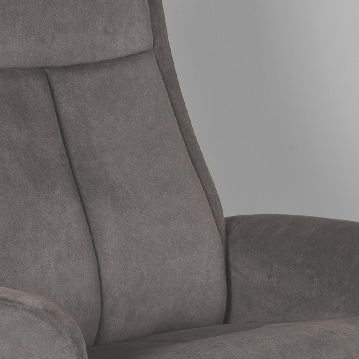 LABEL51 Fauteuil Bergen - Antraciet - Cosmo - Excl. Hocker van LABEL51 – Luxe comfort op maat van PureWonen. Vraag naar de beste prijs.