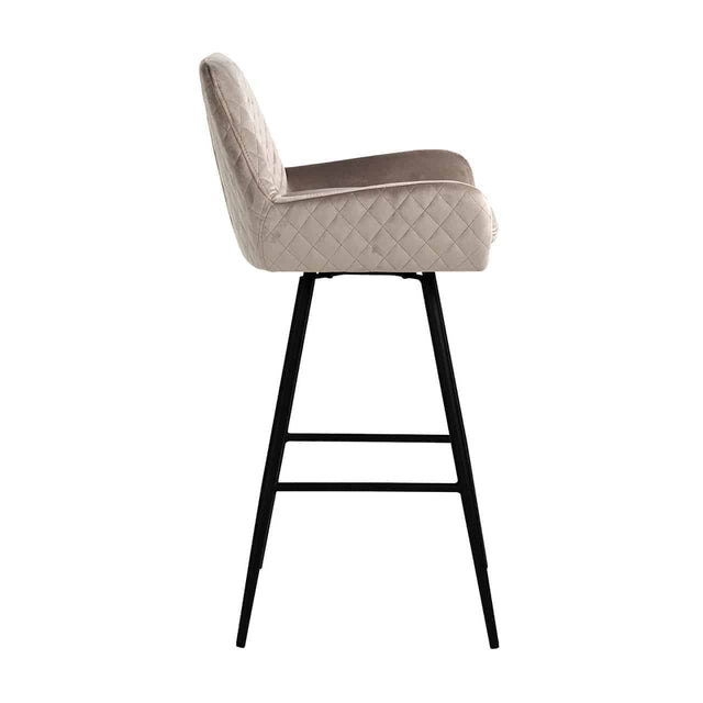 Barstoel Linsey draaibaar khaki velvet (Quartz Khaki 903) van Richmond Interiors – Luxe comfort op maat van PureWonen. Vraag naar de beste prijs.