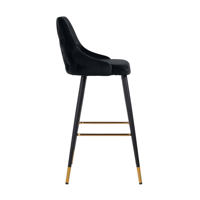 Barstoel Imani black velvet (Quartz Black 800) van Richmond Interiors – Luxe comfort op maat van PureWonen. Vraag naar de beste prijs.