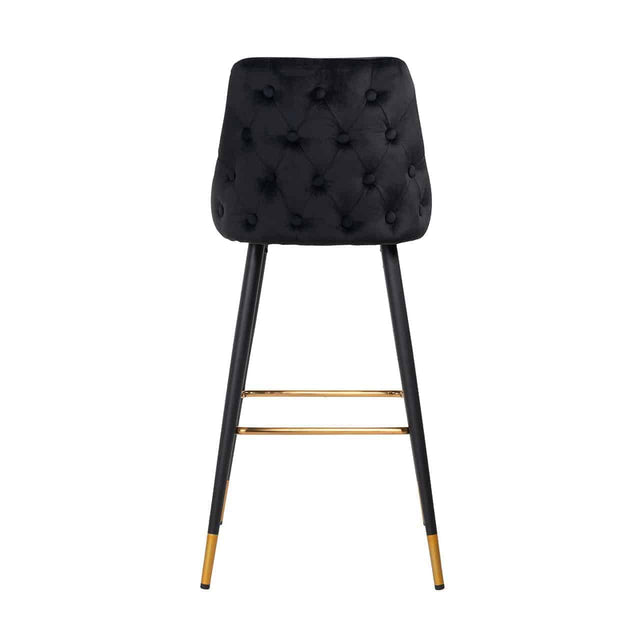 Barstoel Imani black velvet (Quartz Black 800) van Richmond Interiors – Luxe comfort op maat van PureWonen. Vraag naar de beste prijs.