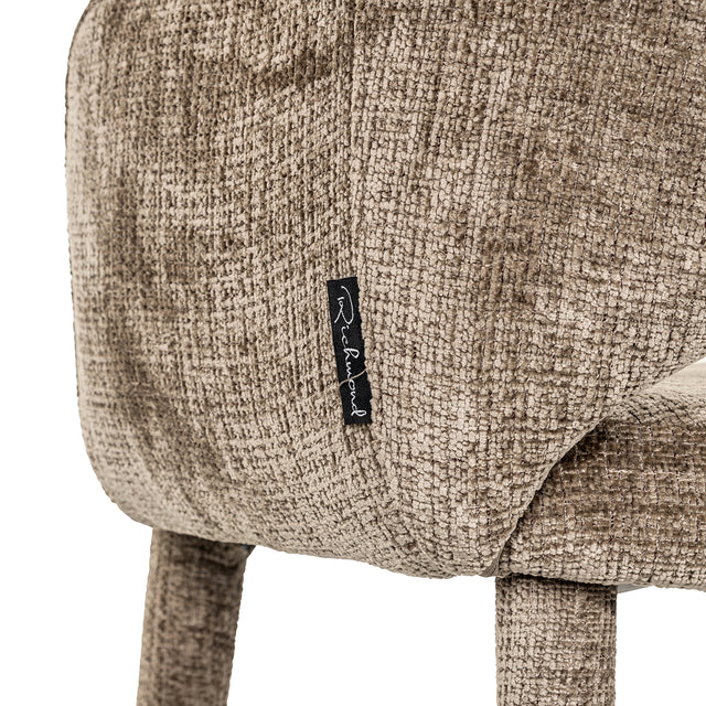 Eetkamerstoel Donnatella stone chenille fire retardant (Niagara 104 Stone Chenille) van Richmond Interiors – Luxe comfort op maat van PureWonen. Vraag naar de beste prijs.