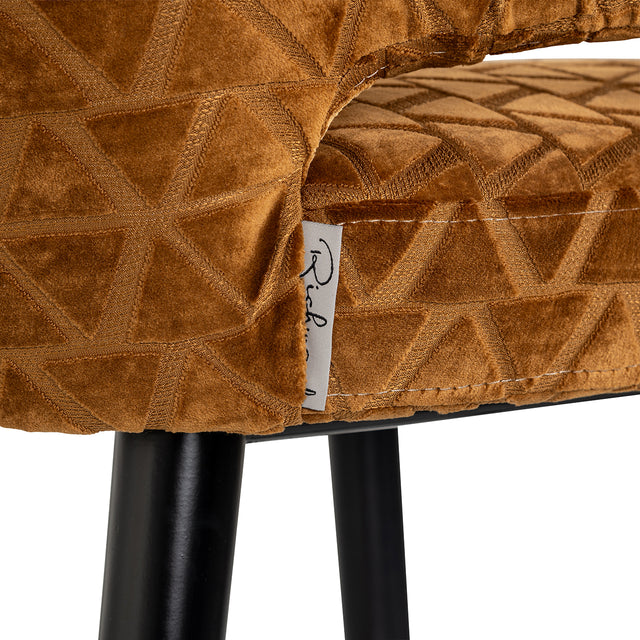 Barstoel Indigo gold triangle (Triangle 2013 old gold) van Richmond Interiors – Luxe comfort op maat van PureWonen. Vraag naar de beste prijs.
