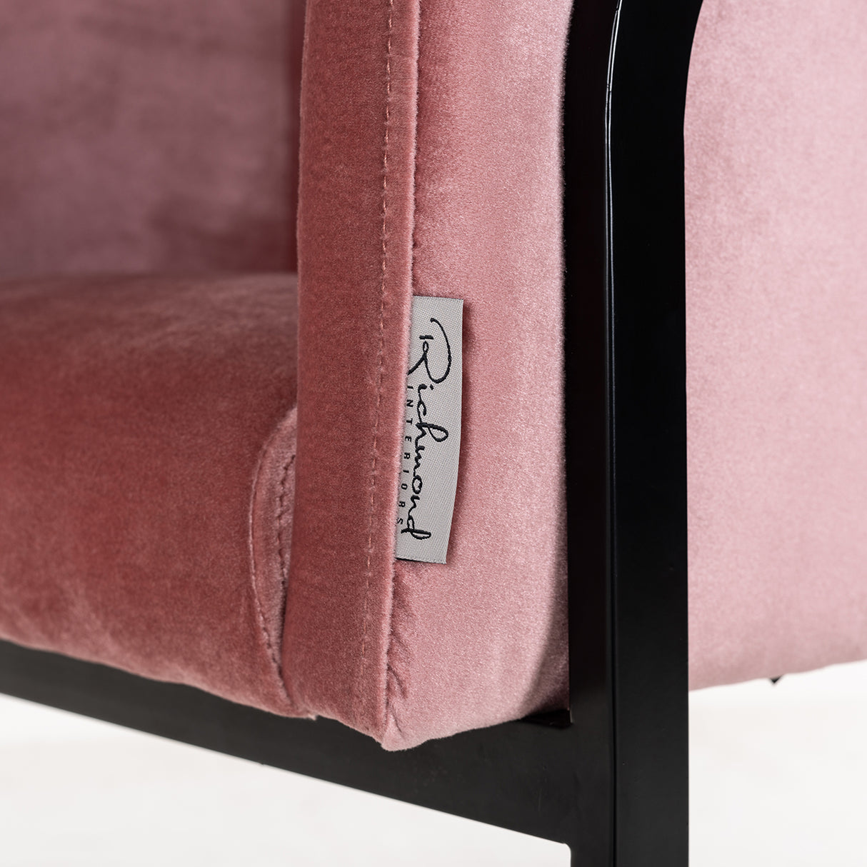 Stoel Chiara blush velvet (Genova 706  Blush) van Richmond Interiors – Luxe comfort op maat van PureWonen. Vraag naar de beste prijs.
