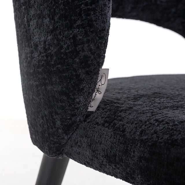 Stoel Savoy black chenille (Bergen 809 black chenille) van Richmond Interiors – Luxe comfort op maat van PureWonen. Vraag naar de beste prijs.