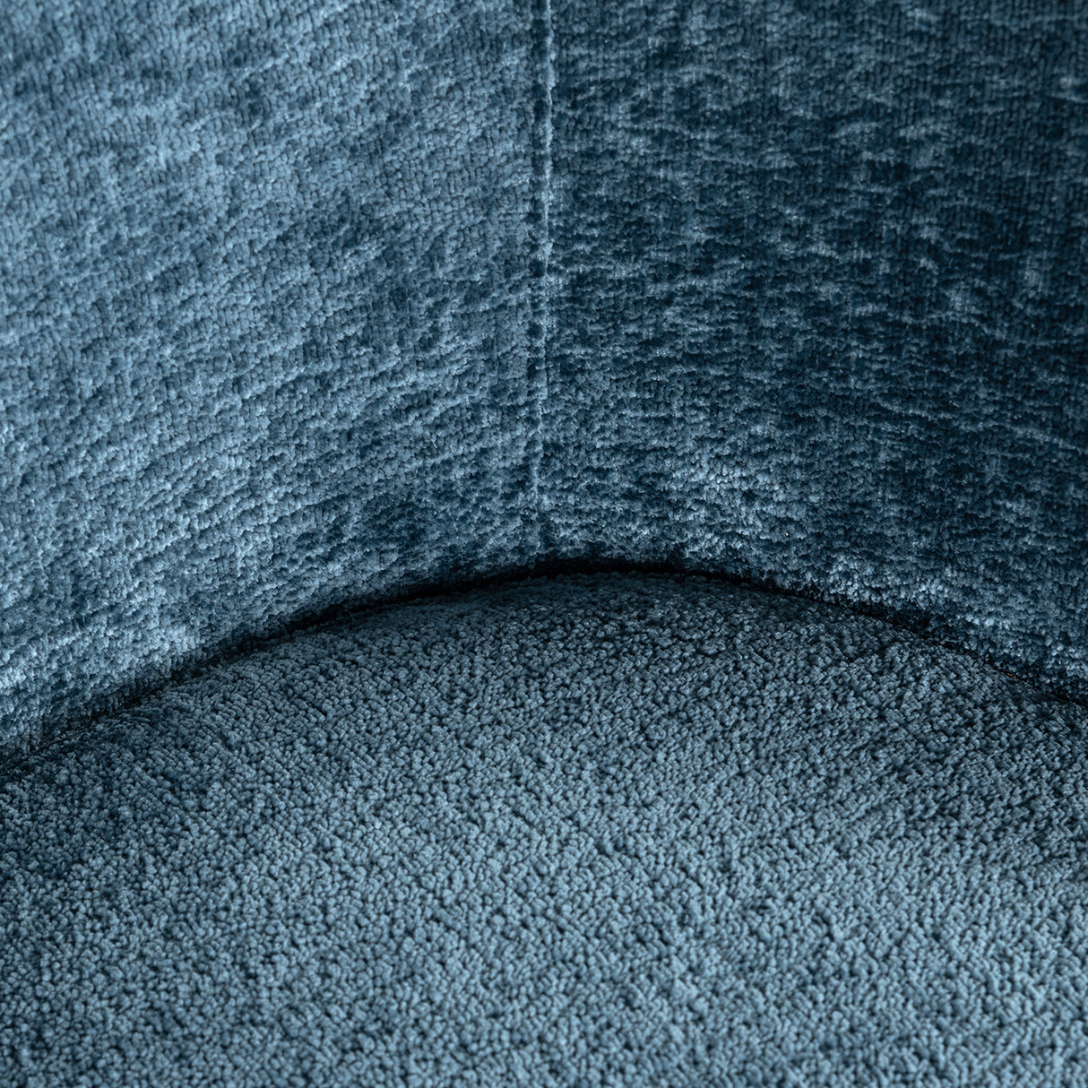 Stoel Amphara blue chenille fire retardant (Bergen 601 blue chenille) van Richmond Interiors – Luxe comfort op maat van PureWonen. Vraag naar de beste prijs.