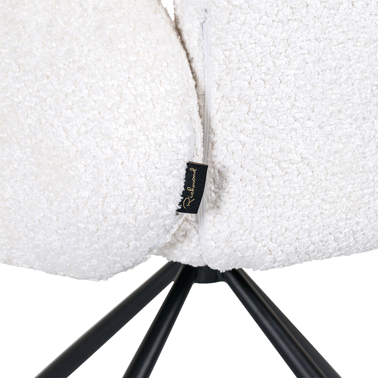 Draaistoel Jolie white sheep (Sheep 02 white) van Richmond Interiors – Luxe comfort op maat van PureWonen. Vraag naar de beste prijs.