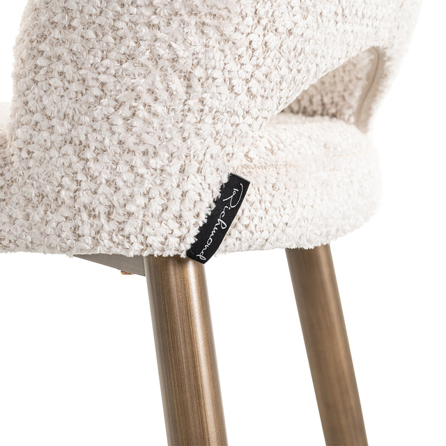 Barstoel Delphine lovely cream (Be Lovely 11 Cream) van Richmond Interiors – Luxe comfort op maat van PureWonen. Vraag naar de beste prijs.
