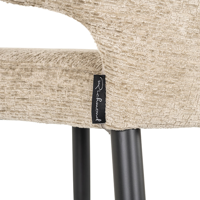 Barstoel Taylor desert fusion fire retardant (FR-Fusion 109 desert) van Richmond Interiors – Luxe comfort op maat van PureWonen. Vraag naar de beste prijs.