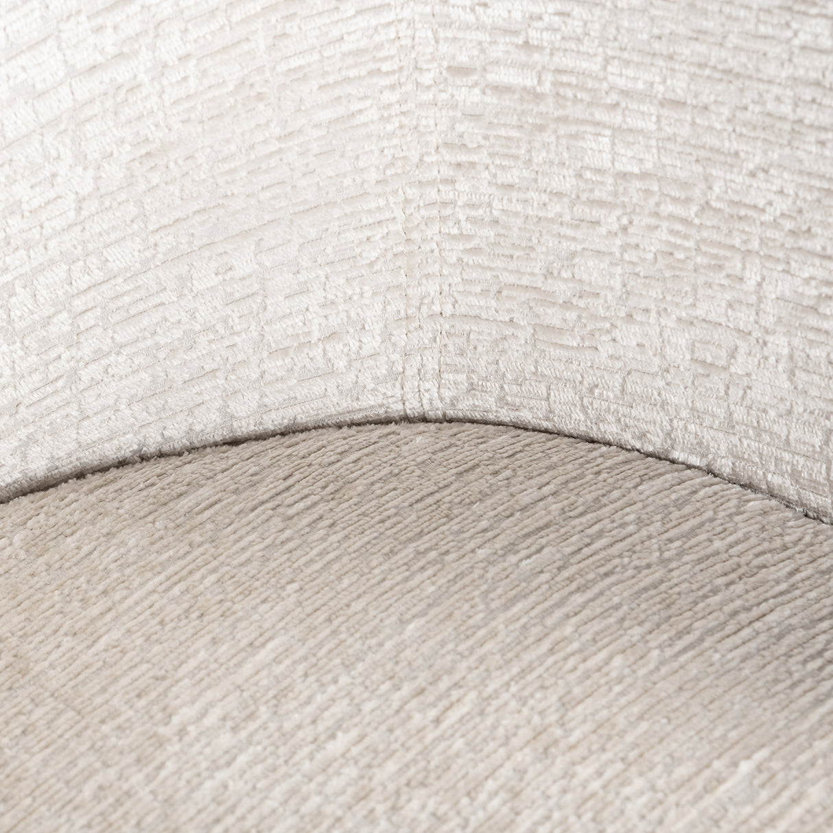 Stoel Ruby cream fusion (Fusion cream 02) van Richmond Interiors – Luxe comfort op maat van PureWonen. Vraag naar de beste prijs.