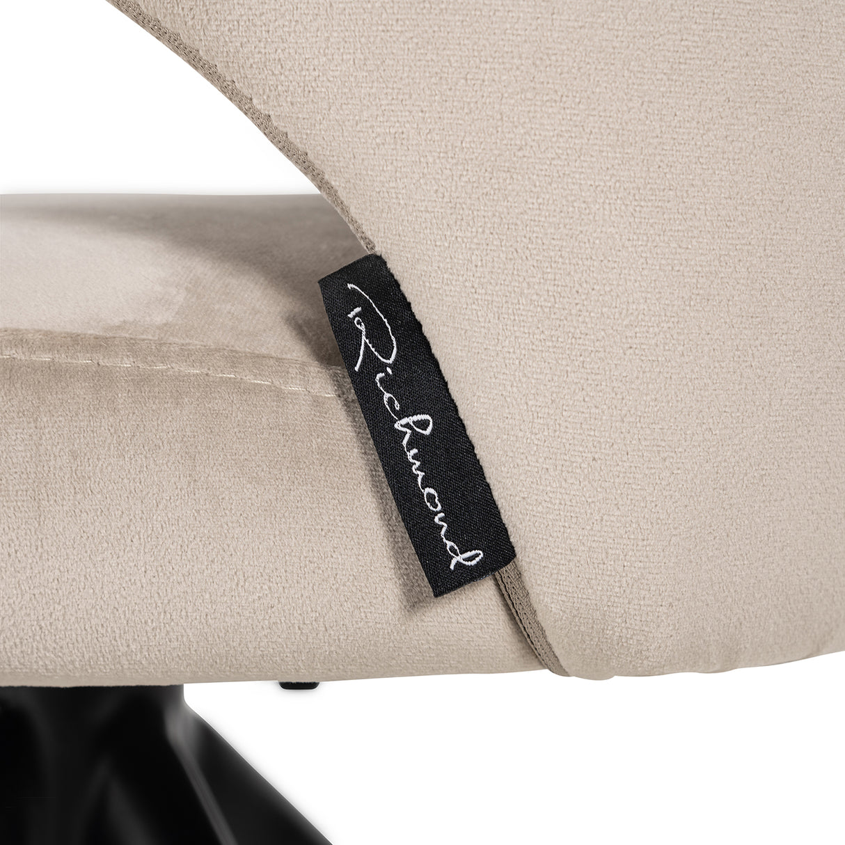 Draaistoel Milly khaki velvet (Quartz Khaki 903) van Richmond Interiors – Luxe comfort op maat van PureWonen. Vraag naar de beste prijs.