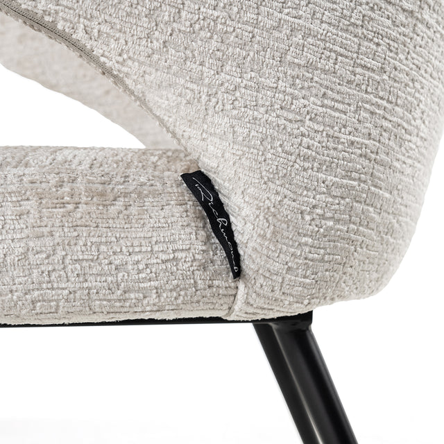 Stoel Xandra cream fusion (Fusion cream 02) van Richmond Interiors – Luxe comfort op maat van PureWonen. Vraag naar de beste prijs.