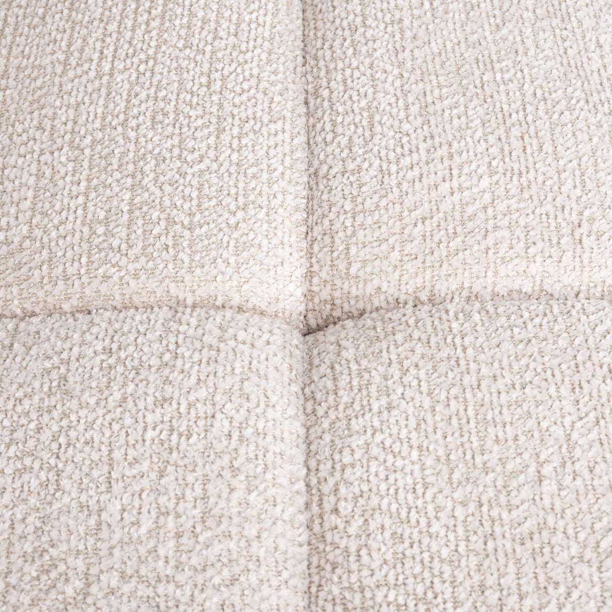 Bank Charelle lovely cream (Be Lovely 11 Cream) van Richmond Interiors – Luxe comfort op maat van PureWonen. Vraag naar de beste prijs.